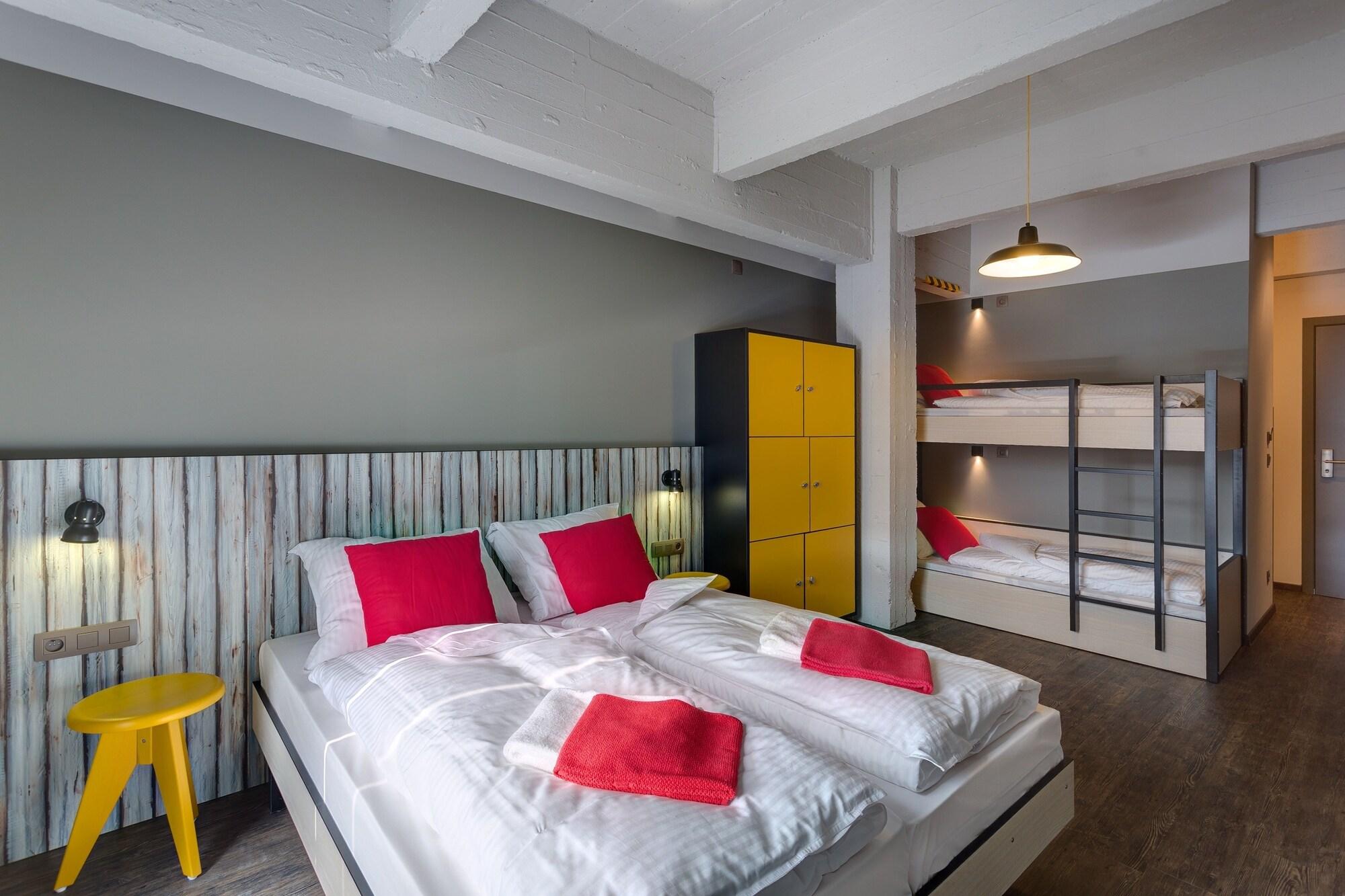 Meininger Hotels Bruxelles City Center Sint-Jans-Molenbeek Esterno foto