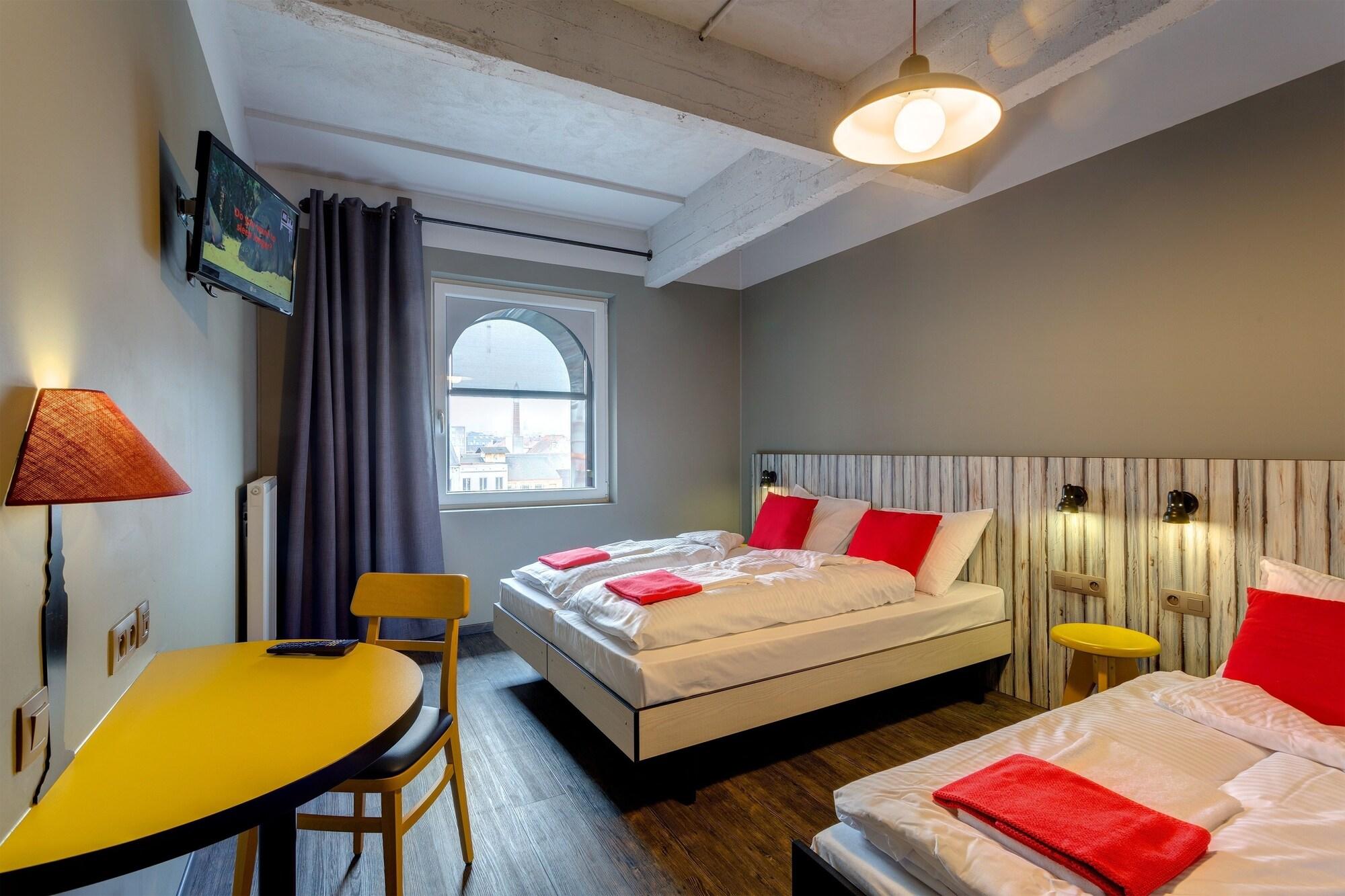 Meininger Hotels Bruxelles City Center Sint-Jans-Molenbeek Esterno foto