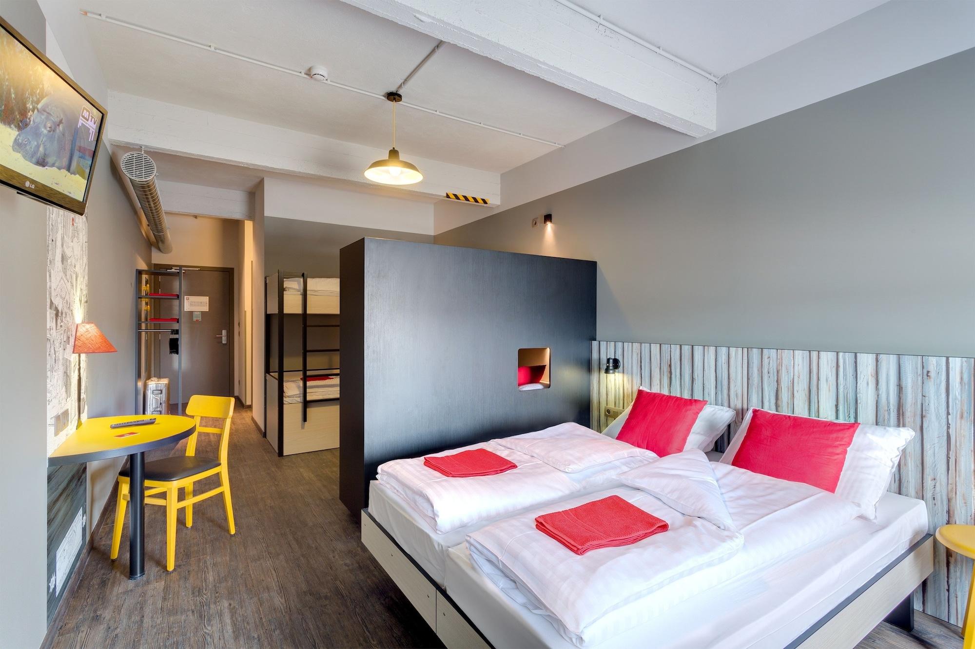 Meininger Hotels Bruxelles City Center Sint-Jans-Molenbeek Esterno foto