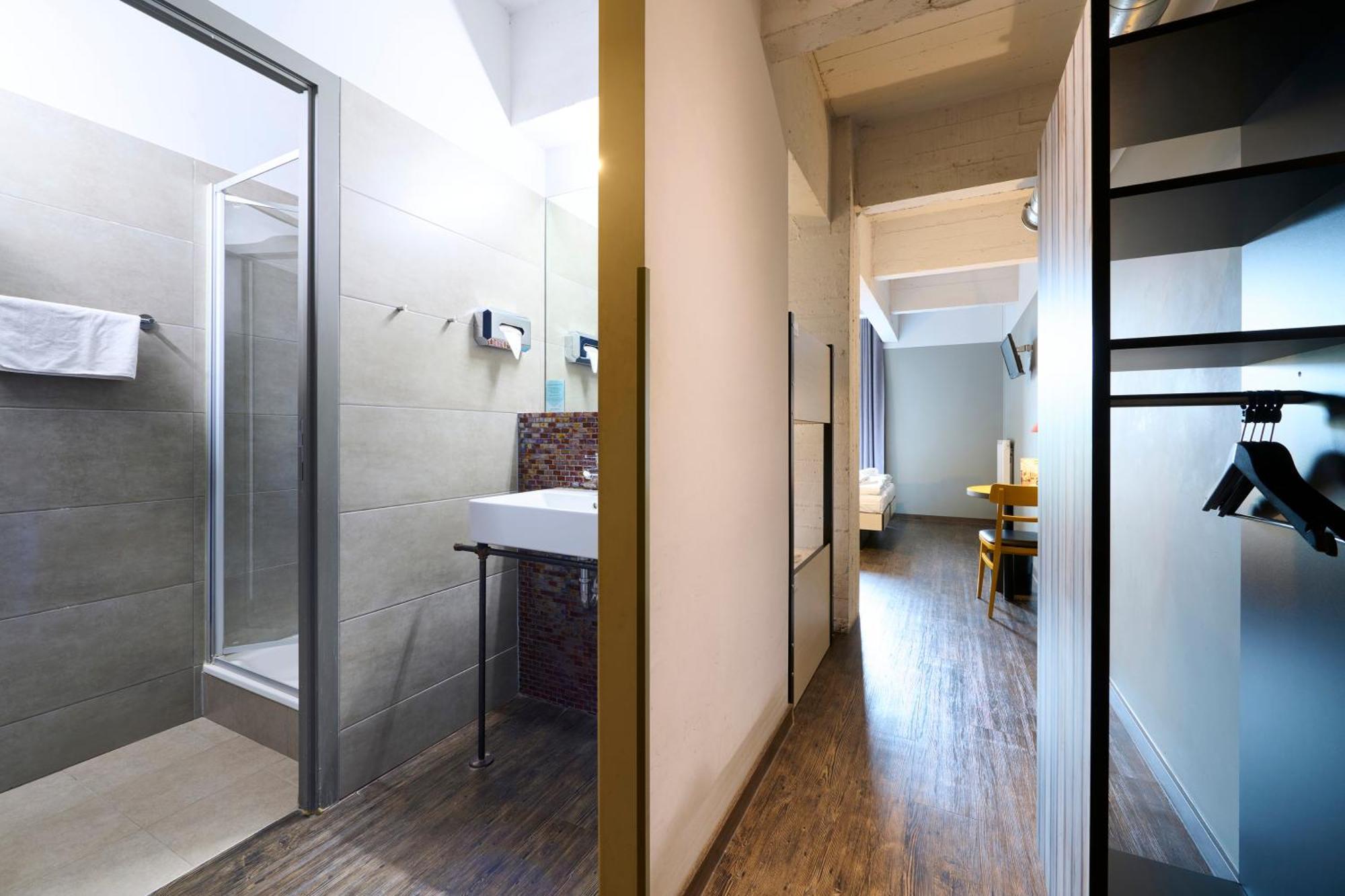 Meininger Hotels Bruxelles City Center Sint-Jans-Molenbeek Esterno foto
