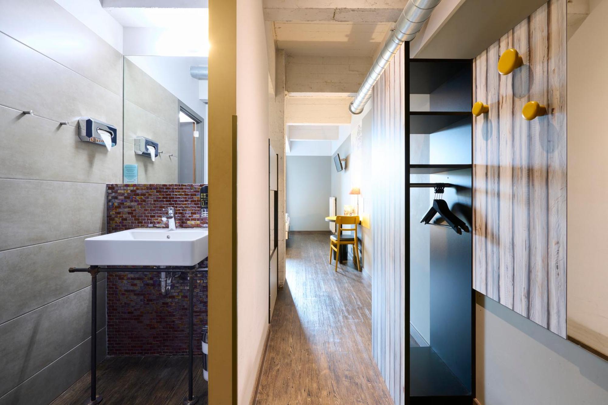 Meininger Hotels Bruxelles City Center Sint-Jans-Molenbeek Esterno foto